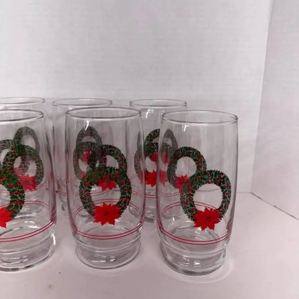 Set of 8 Vintage Christmas Wreath and Poinsettia Glass Tumblers